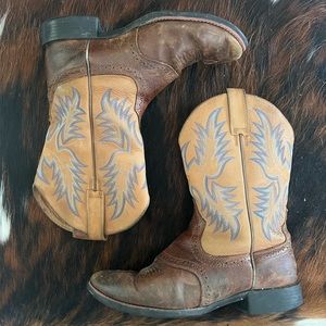 Men’s 9EE Ariat round toe boots